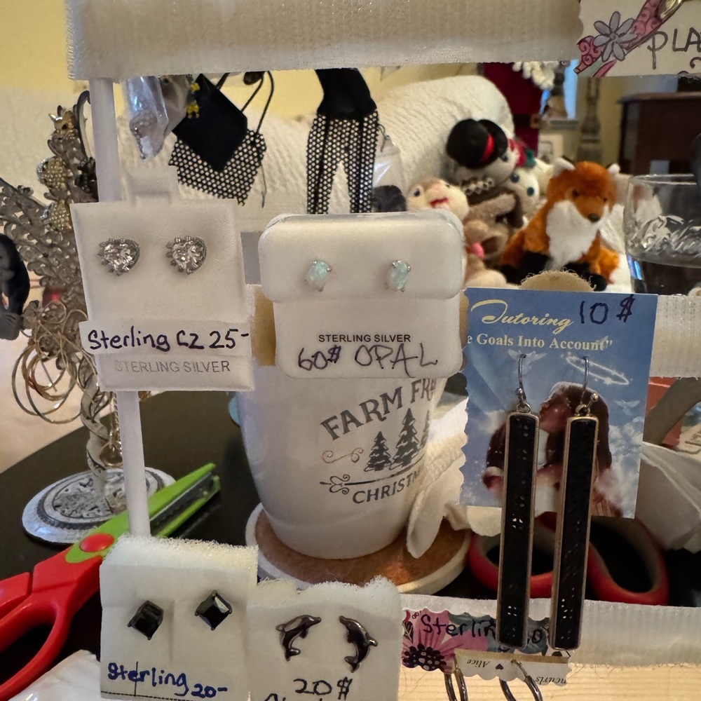 Assorted Jewelry Collection priced as marked for each pair - Picture 4 of 7